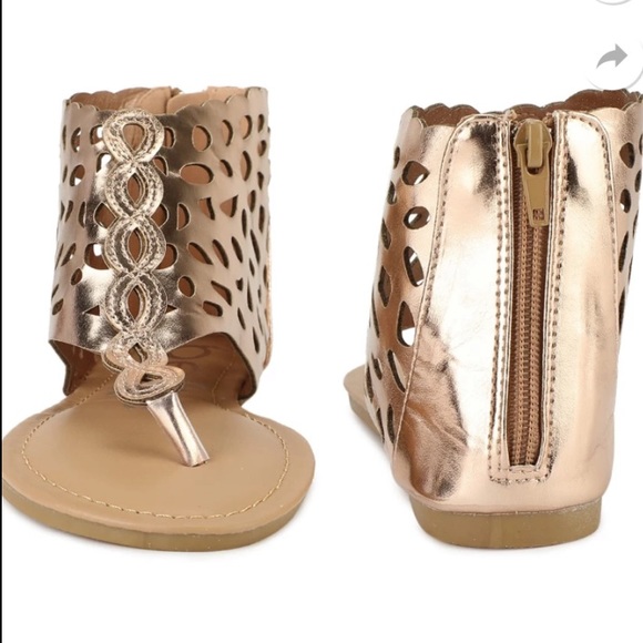 NWT Bebe Girls Rose Gold Metallic Boho Perforated Cut Out Bootie Thong Sandals - Picture 6 of 7